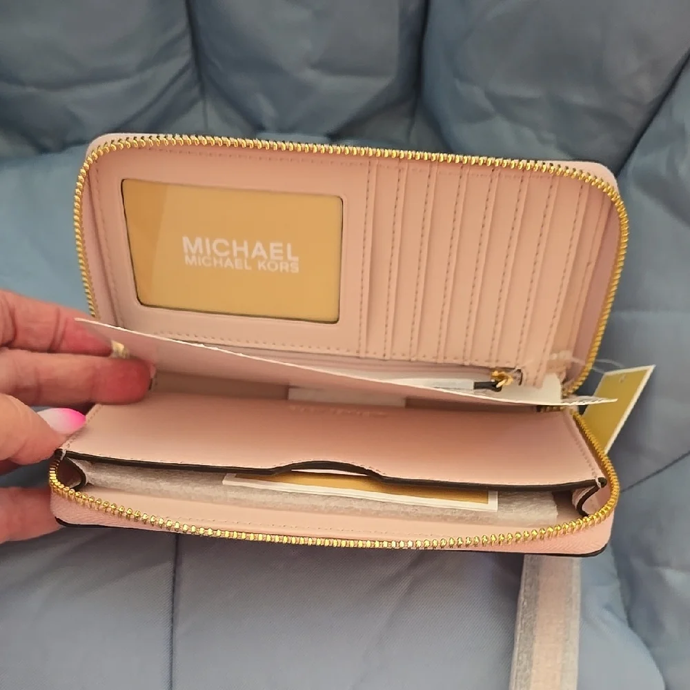 NWT Michael Kors Pink Jet Set Travel Wallet - Picture 4 of 4